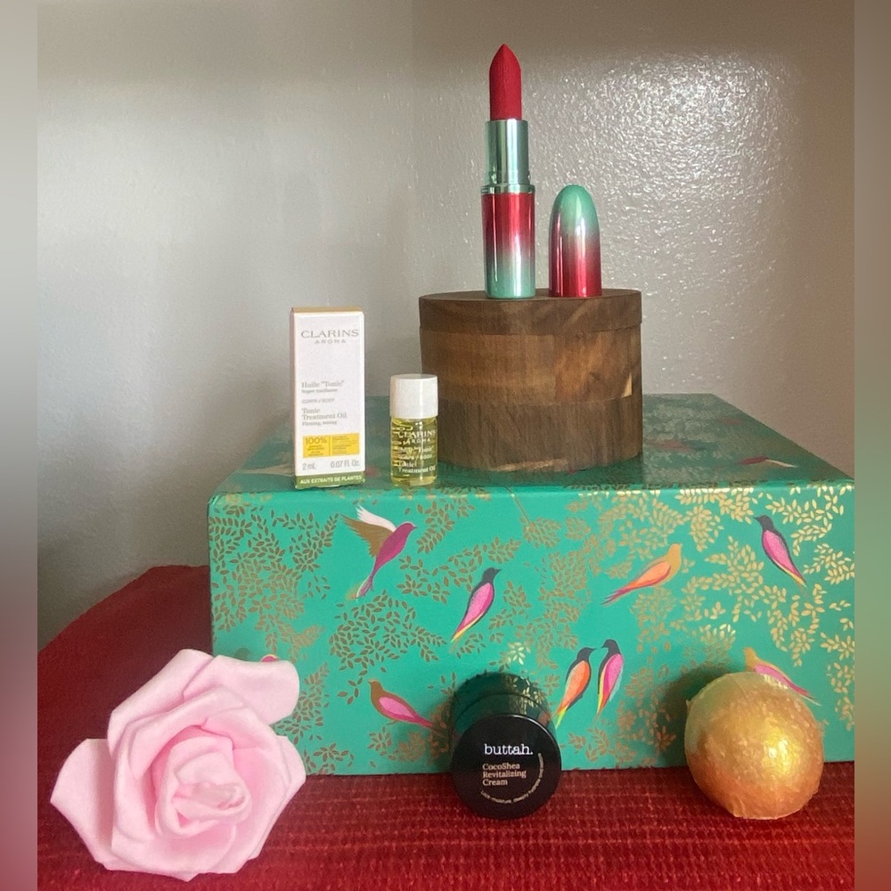MAXCIMAL LIPSTICK-BUTTAH
CLARINS-LOWERY BOMB